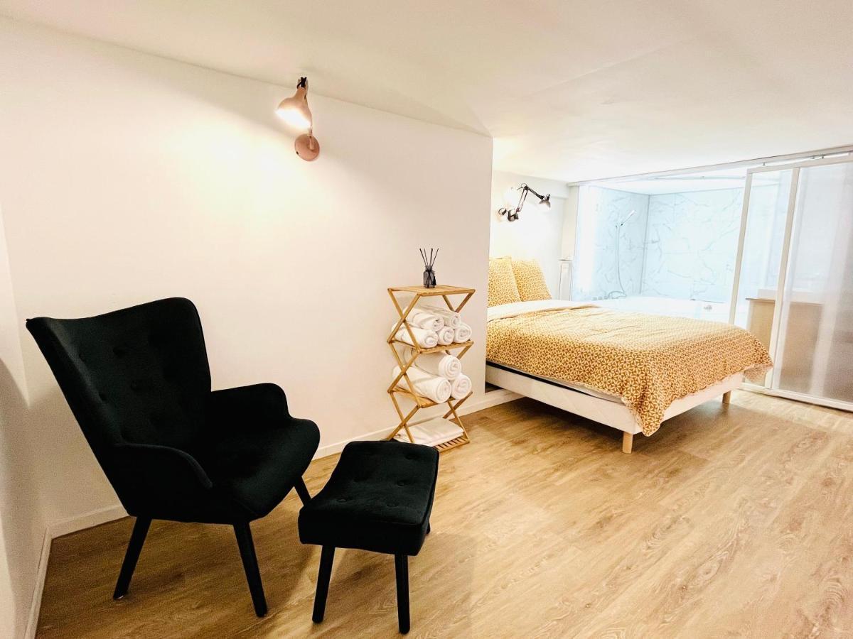 Duplex-Ceiling Height 1,9M-Free Private Parking-Self Check In !! Duplex Climatise-Hauteur Sous Plafond 1,9M-Parking Prive Gratuit-Arrivee Autonome !! อาวีญง ภายนอก รูปภาพ