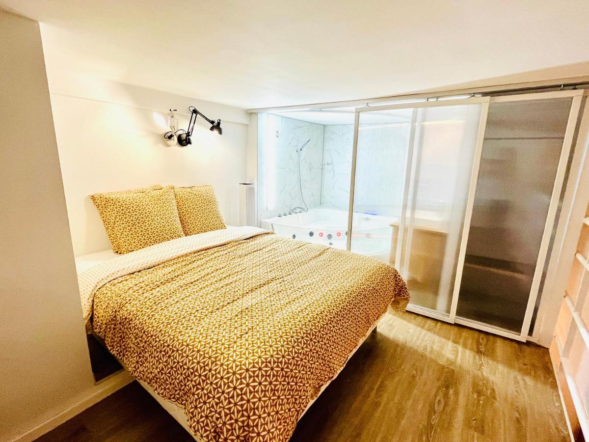 Duplex-Ceiling Height 1,9M-Free Private Parking-Self Check In !! Duplex Climatise-Hauteur Sous Plafond 1,9M-Parking Prive Gratuit-Arrivee Autonome !! อาวีญง ภายนอก รูปภาพ